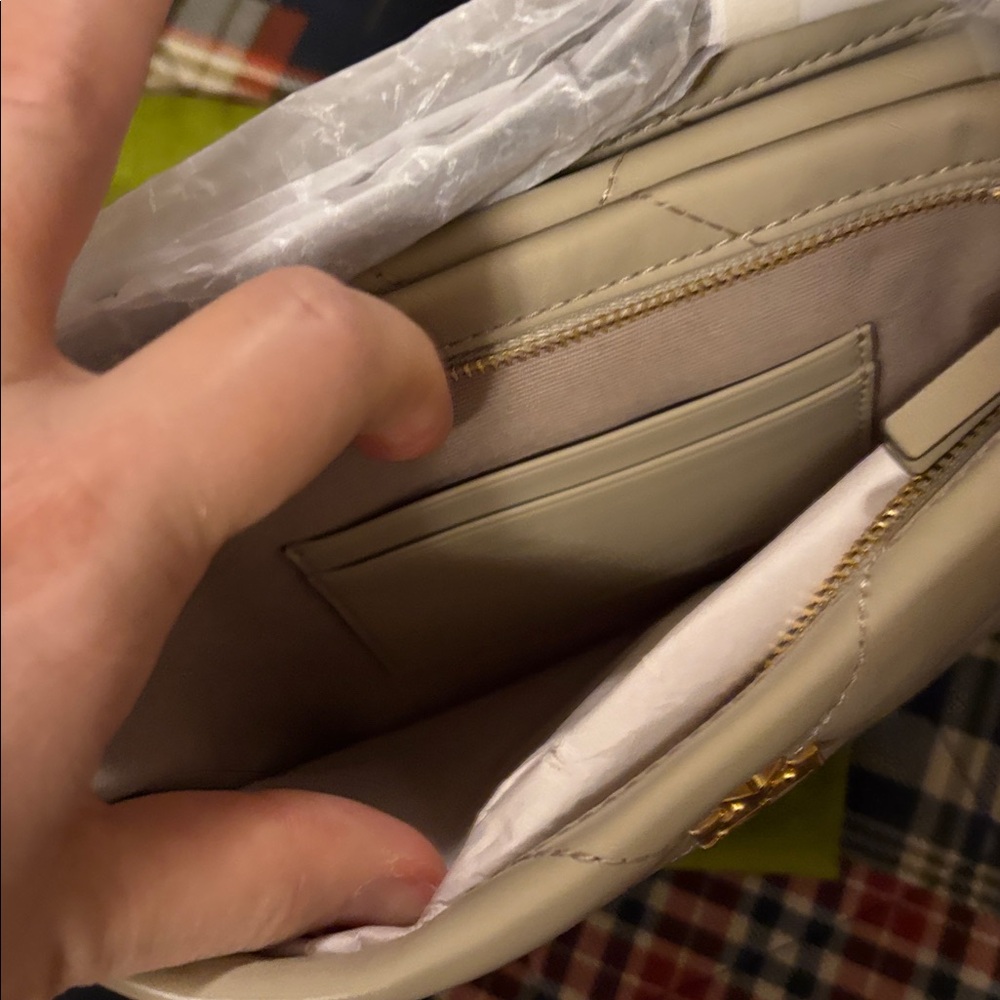 🔥🔥Tory Burch Kira Quilted Shoulder Bag in Light stone - Picture 2 of 11